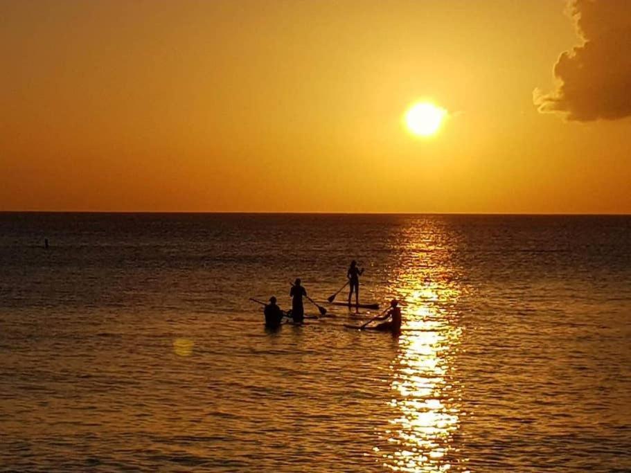Beach Living At Island Pine Villas Blp جورج تاون المظهر الخارجي الصورة
